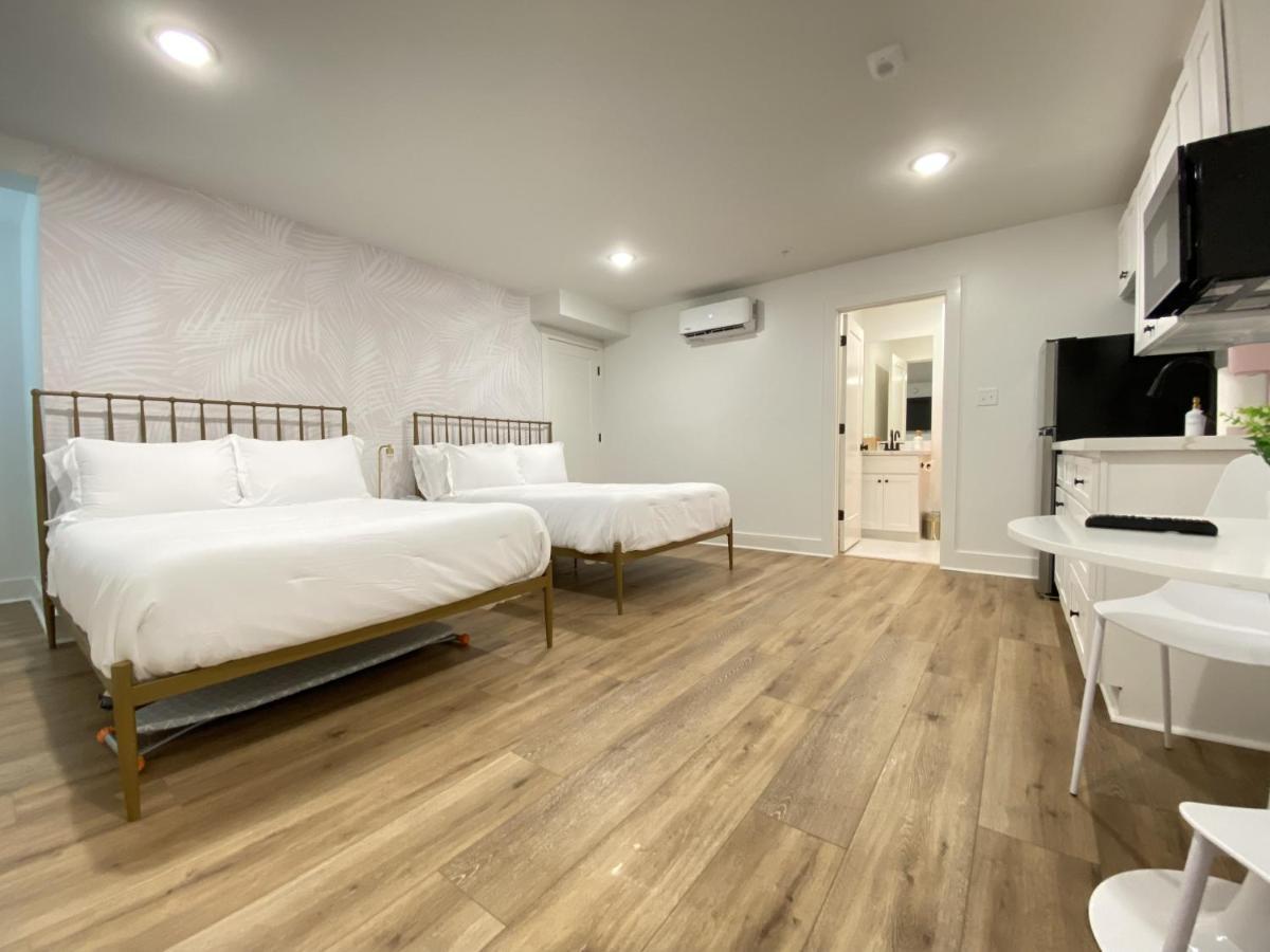 Tropical Springs Studio Apartment Two Queen Beds Galveston Exterior photo
