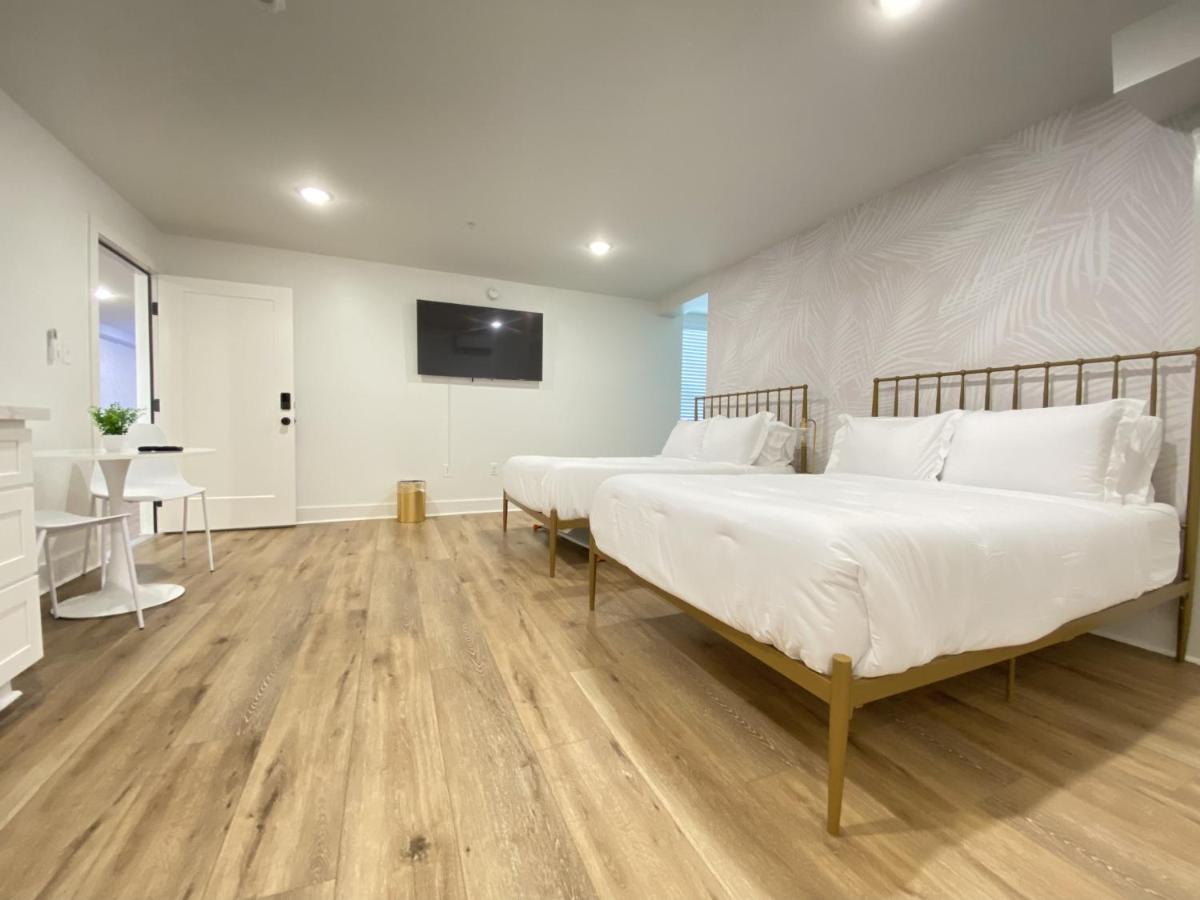 Tropical Springs Studio Apartment Two Queen Beds Galveston Exterior photo