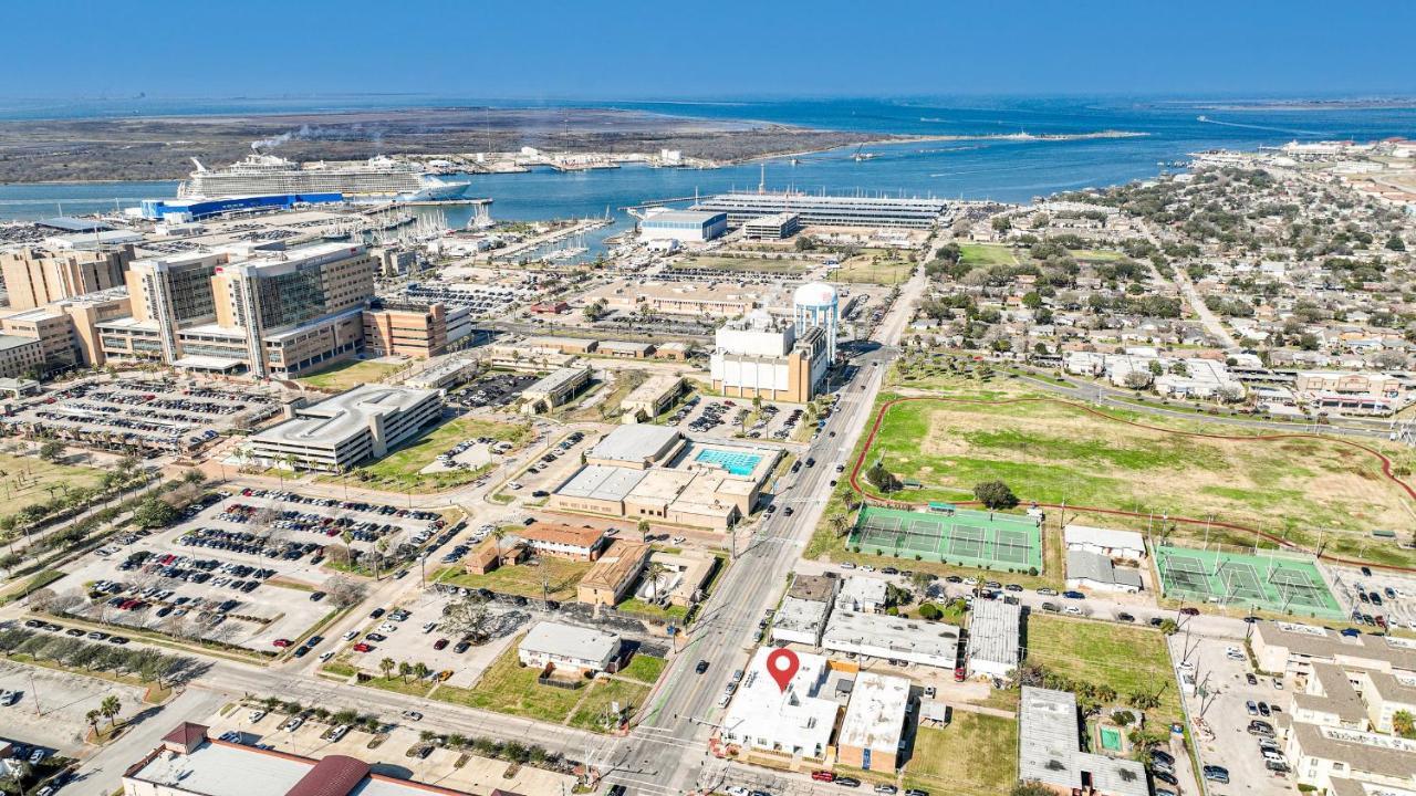 Tropical Springs Studio Apartment Two Queen Beds Galveston Exterior photo